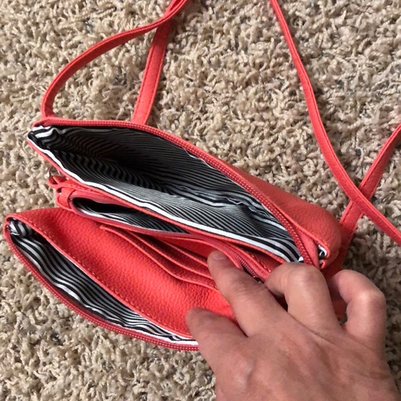 Coral purse - Picture 3 of 3